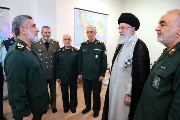 از شمار دو چشم یک تن کم و ز شمار خرد هزاران بیش  (شهید آیت‌الله العظمی خامنه‌ای) ?هرچند که تلخ بودن ترکیب این چند واژه دل ما را بدردی جانکاه مبتلا ساخته ولی نگاه واقع بینانه حکایت ازتناسب، تجانس و زیبا بودن آن دارد.1404/12/10=11رمضان1447